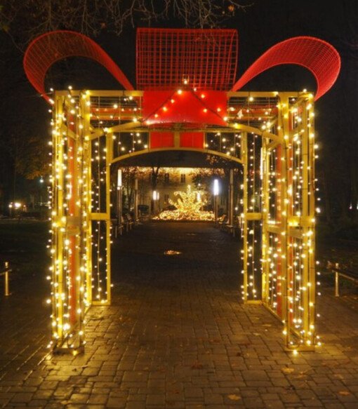 Enchanting Mistletoe Lighted Archway